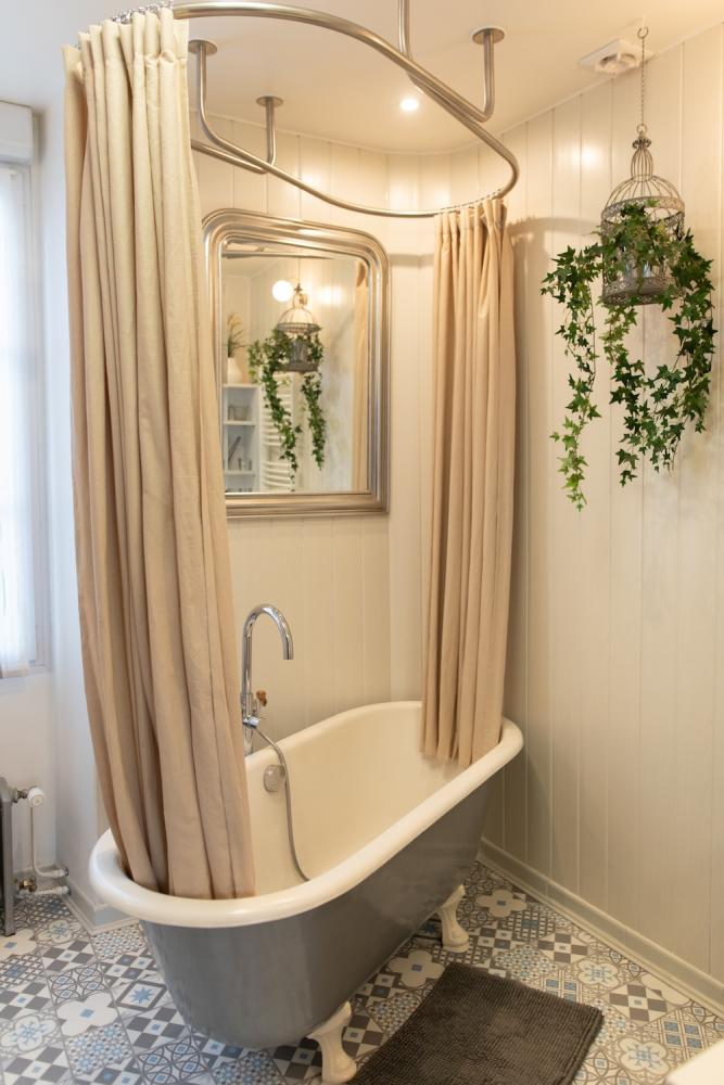 An image presenting the room