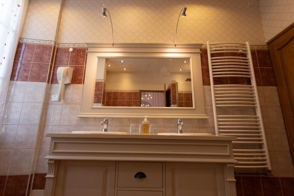 An image presenting the room