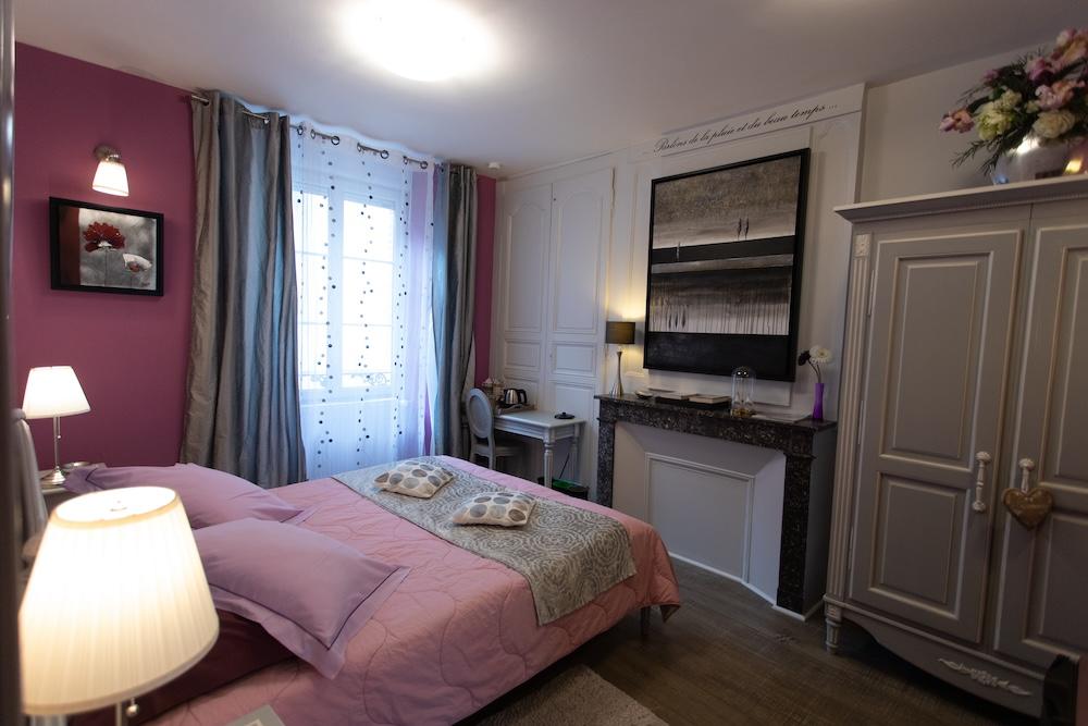 An image presenting the room