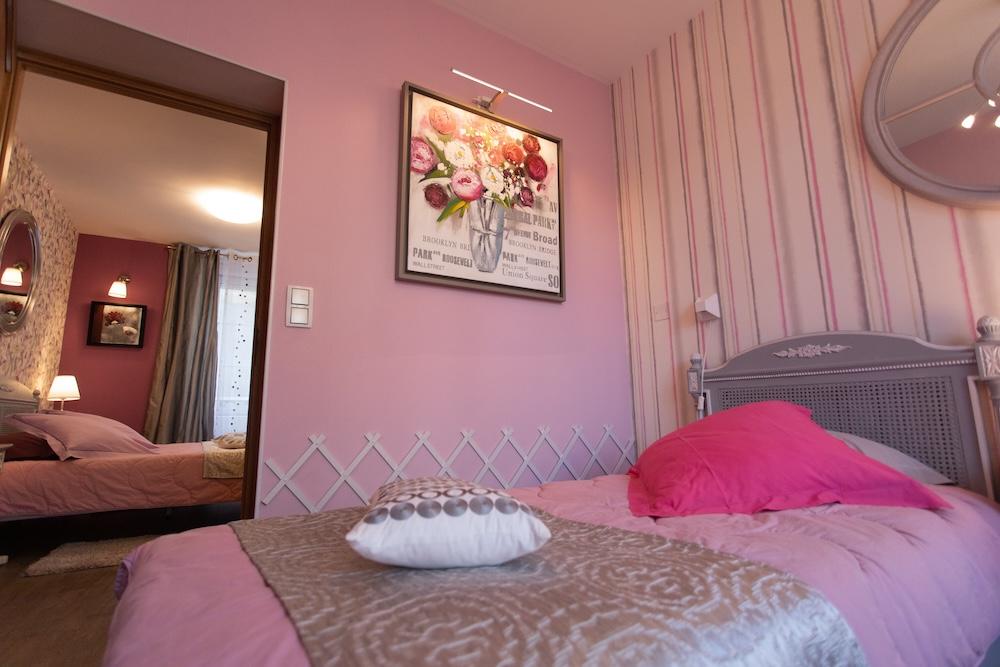 An image presenting the room