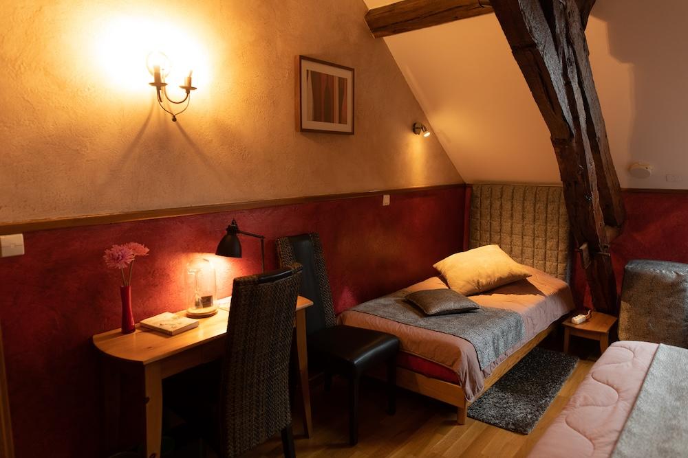 An image presenting the room