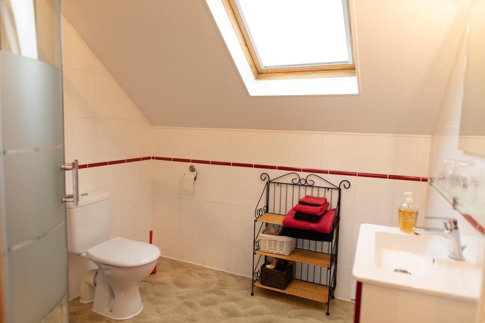 An image presenting the room