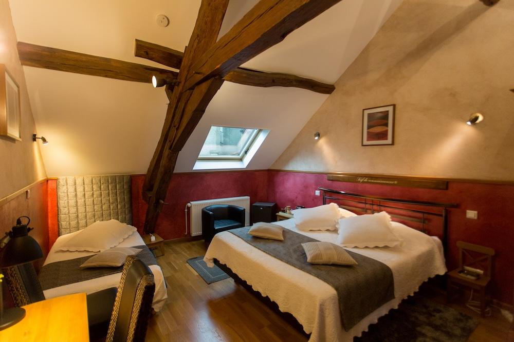 An image presenting the room