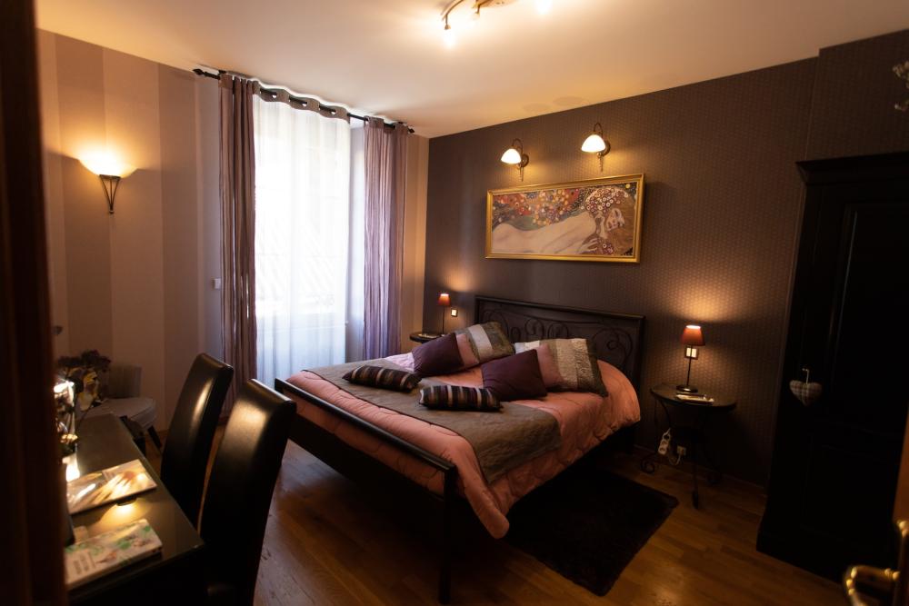 An image presenting the room